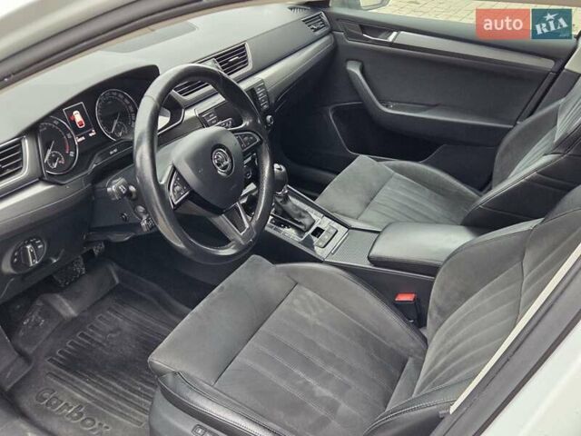 Білий Шкода Суперб, об'ємом двигуна 2 л та пробігом 288 тис. км за 15999 $, фото 44 на Automoto.ua