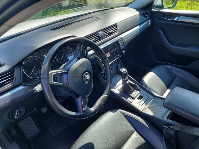 Білий Шкода Суперб, об'ємом двигуна 1.6 л та пробігом 200 тис. км за 12800 $, фото 9 на Automoto.ua