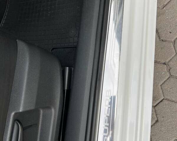 Белый Шкода Суперб, объемом двигателя 1.6 л и пробегом 172 тыс. км за 13500 $, фото 75 на Automoto.ua