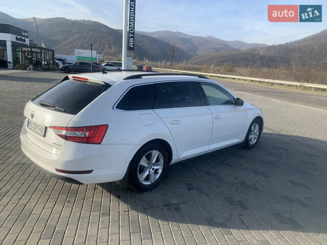 Белый Шкода Суперб, объемом двигателя 2 л и пробегом 333 тыс. км за 13800 $, фото 2 на Automoto.ua