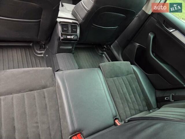 Білий Шкода Суперб, об'ємом двигуна 2 л та пробігом 288 тис. км за 15999 $, фото 33 на Automoto.ua