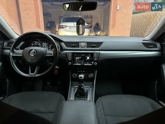 Білий Шкода Суперб, об'ємом двигуна 1.6 л та пробігом 284 тис. км за 11400 $, фото 7 на Automoto.ua