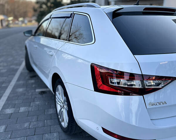 Белый Шкода Суперб, объемом двигателя 1.6 л и пробегом 292 тыс. км за 12700 $, фото 2 на Automoto.ua