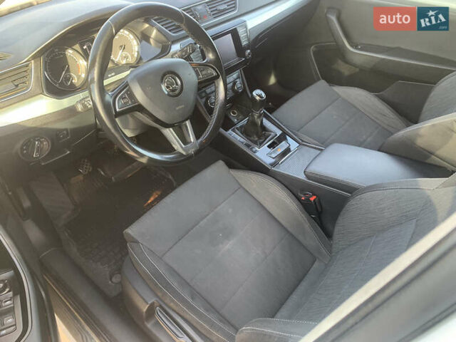 Белый Шкода Суперб, объемом двигателя 2 л и пробегом 333 тыс. км за 13800 $, фото 4 на Automoto.ua