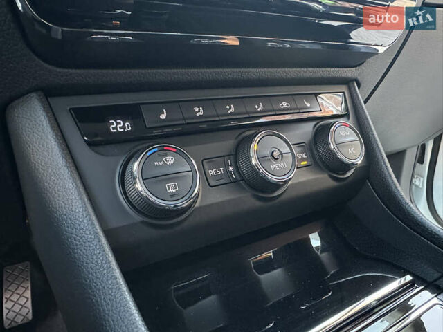 Белый Шкода Суперб, объемом двигателя 1.97 л и пробегом 225 тыс. км за 17800 $, фото 54 на Automoto.ua