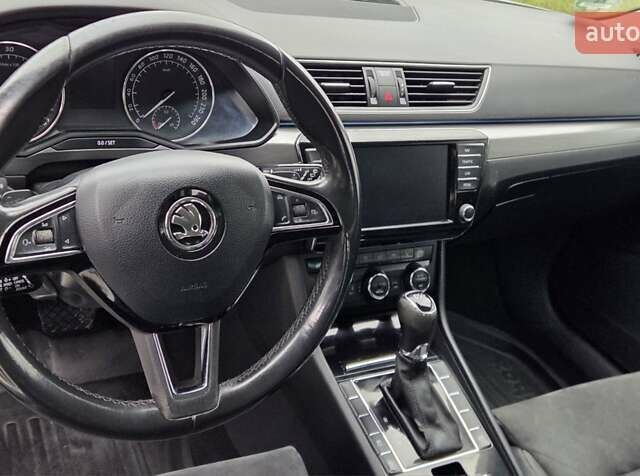 Білий Шкода Суперб, об'ємом двигуна 2 л та пробігом 288 тис. км за 15999 $, фото 42 на Automoto.ua