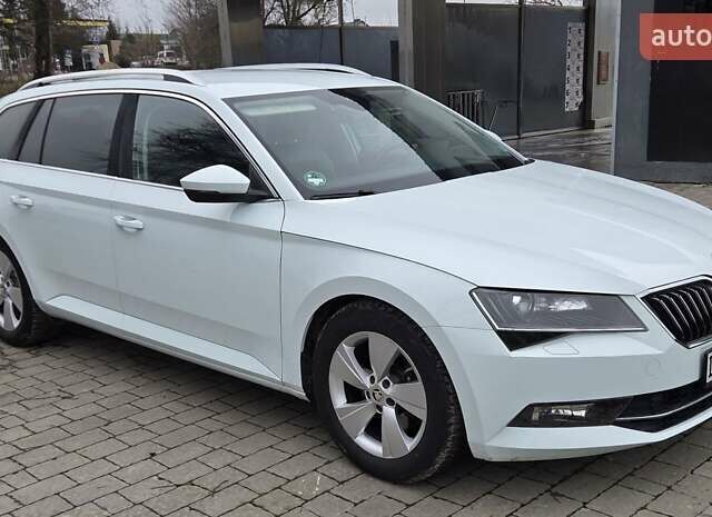 Білий Шкода Суперб, об'ємом двигуна 2 л та пробігом 288 тис. км за 15999 $, фото 51 на Automoto.ua