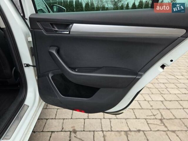 Білий Шкода Суперб, об'ємом двигуна 2 л та пробігом 288 тис. км за 15999 $, фото 21 на Automoto.ua