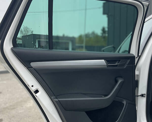 Белый Шкода Суперб, объемом двигателя 2 л и пробегом 254 тыс. км за 15800 $, фото 62 на Automoto.ua