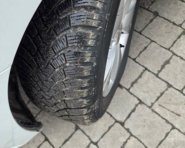 Білий Шкода Суперб, об'ємом двигуна 2 л та пробігом 288 тис. км за 15999 $, фото 18 на Automoto.ua