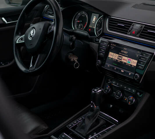 Білий Шкода Суперб, об'ємом двигуна 1.97 л та пробігом 327 тис. км за 17000 $, фото 18 на Automoto.ua