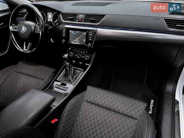 Белый Шкода Суперб, объемом двигателя 2 л и пробегом 250 тыс. км за 13900 $, фото 35 на Automoto.ua