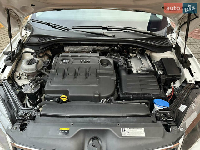 Білий Шкода Суперб, об'ємом двигуна 1.6 л та пробігом 284 тис. км за 11400 $, фото 10 на Automoto.ua