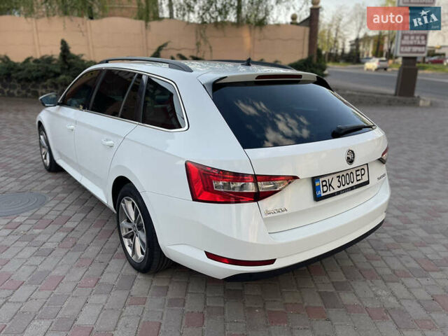 Белый Шкода Суперб, объемом двигателя 1.6 л и пробегом 300 тыс. км за 14350 $, фото 10 на Automoto.ua