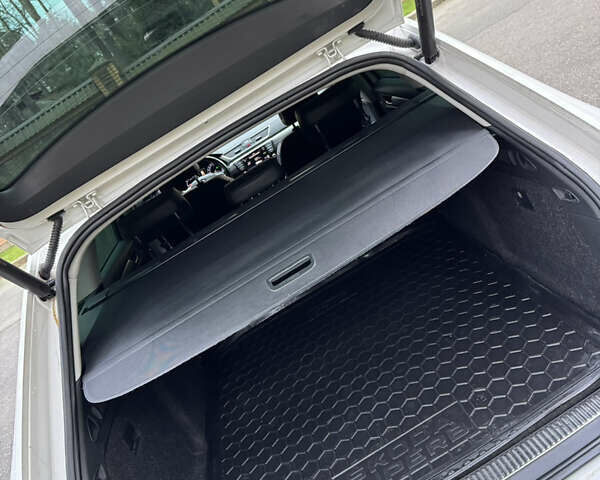 Белый Шкода Суперб, объемом двигателя 1.97 л и пробегом 278 тыс. км за 17000 $, фото 71 на Automoto.ua