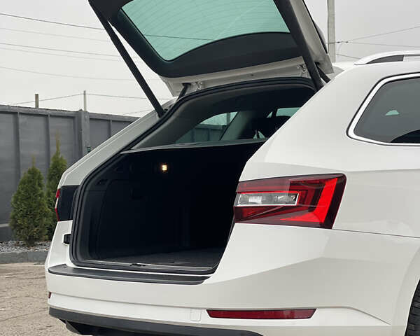 Белый Шкода Суперб, объемом двигателя 2 л и пробегом 254 тыс. км за 15800 $, фото 35 на Automoto.ua