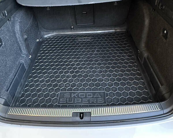 Белый Шкода Суперб, объемом двигателя 1.97 л и пробегом 163 тыс. км за 19500 $, фото 40 на Automoto.ua