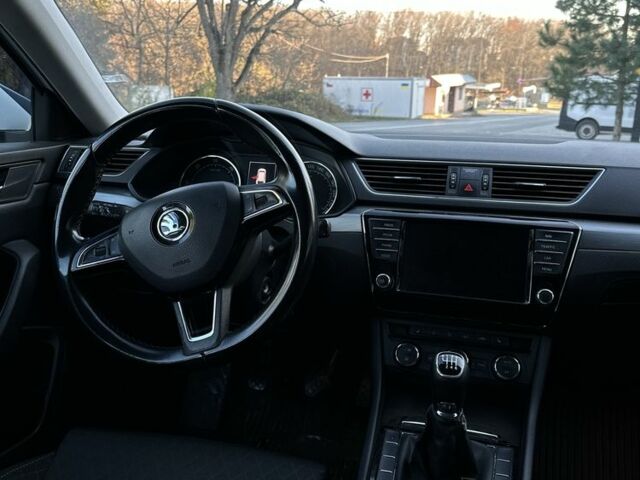 Белый Шкода Суперб, объемом двигателя 1.6 л и пробегом 291 тыс. км за 14500 $, фото 5 на Automoto.ua