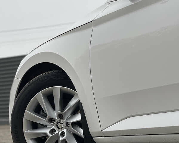 Белый Шкода Суперб, объемом двигателя 2 л и пробегом 254 тыс. км за 15800 $, фото 19 на Automoto.ua