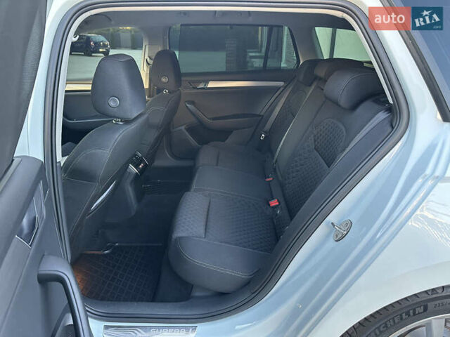 Белый Шкода Суперб, объемом двигателя 1.97 л и пробегом 225 тыс. км за 17800 $, фото 28 на Automoto.ua