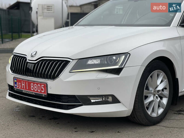 Белый Шкода Суперб, объемом двигателя 2 л и пробегом 254 тыс. км за 15800 $, фото 4 на Automoto.ua