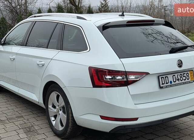 Білий Шкода Суперб, об'ємом двигуна 2 л та пробігом 288 тис. км за 15999 $, фото 57 на Automoto.ua