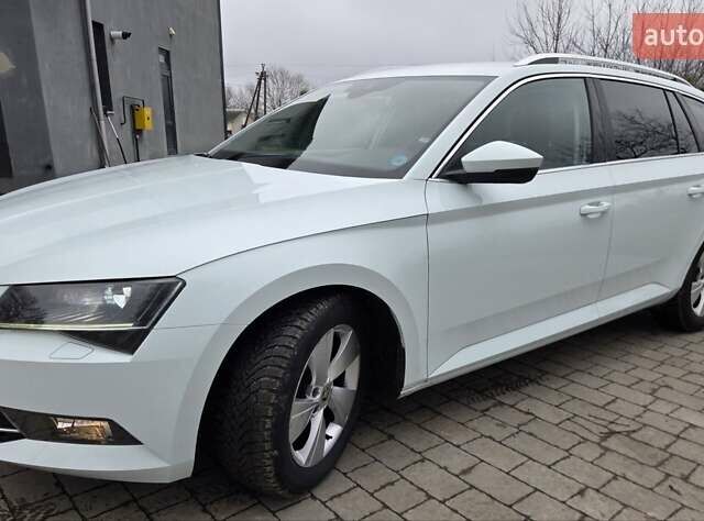 Білий Шкода Суперб, об'ємом двигуна 2 л та пробігом 288 тис. км за 15999 $, фото 1 на Automoto.ua