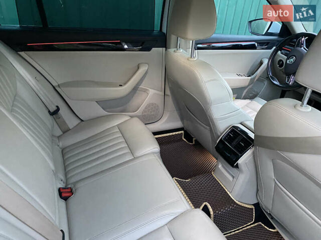 Білий Шкода Суперб, об'ємом двигуна 1.97 л та пробігом 255 тис. км за 19000 $, фото 37 на Automoto.ua
