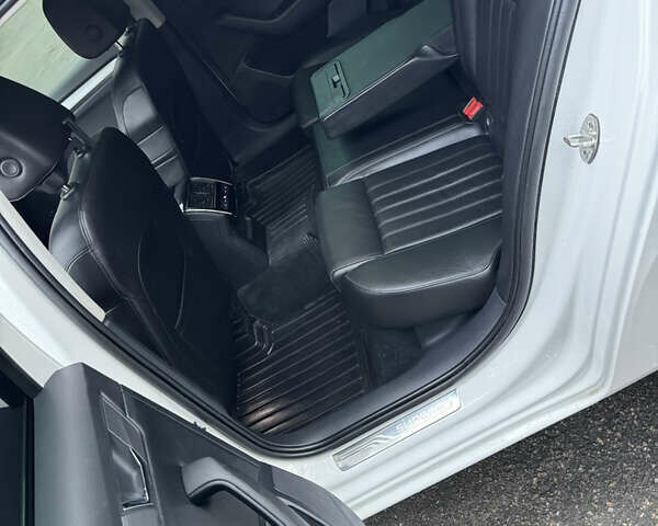 Белый Шкода Суперб, объемом двигателя 1.97 л и пробегом 278 тыс. км за 17000 $, фото 63 на Automoto.ua