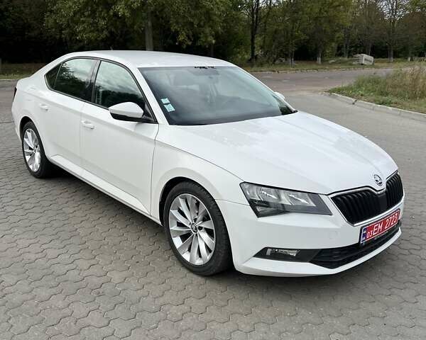 Белый Шкода Суперб, объемом двигателя 1.6 л и пробегом 172 тыс. км за 13500 $, фото 4 на Automoto.ua