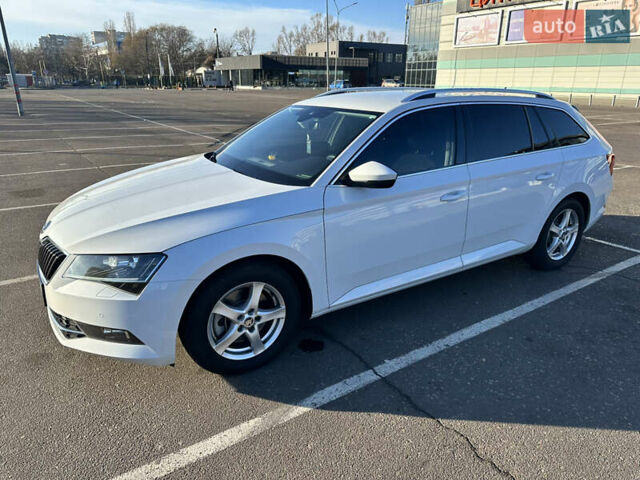 Белый Шкода Суперб, объемом двигателя 1.97 л и пробегом 206 тыс. км за 16850 $, фото 4 на Automoto.ua