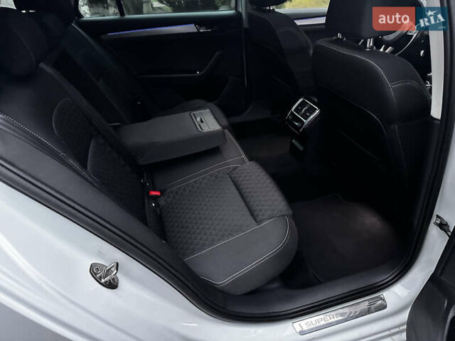 Белый Шкода Суперб, объемом двигателя 2 л и пробегом 250 тыс. км за 13900 $, фото 30 на Automoto.ua