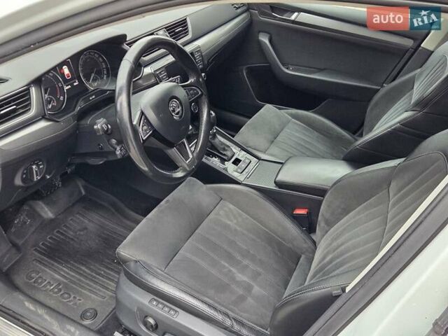 Білий Шкода Суперб, об'ємом двигуна 2 л та пробігом 288 тис. км за 15999 $, фото 43 на Automoto.ua