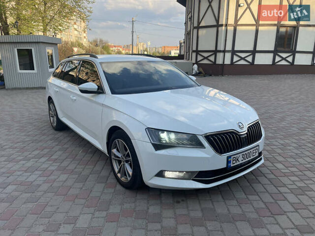 Белый Шкода Суперб, объемом двигателя 1.6 л и пробегом 300 тыс. км за 14350 $, фото 4 на Automoto.ua