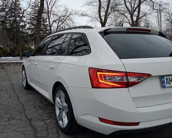 Білий Шкода Суперб, об'ємом двигуна 1.6 л та пробігом 239 тис. км за 13990 $, фото 5 на Automoto.ua