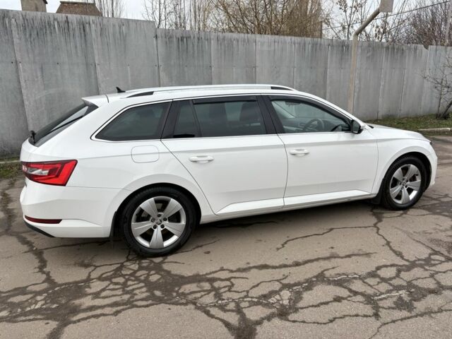 Белый Шкода Суперб, объемом двигателя 2 л и пробегом 148 тыс. км за 6000 $, фото 4 на Automoto.ua