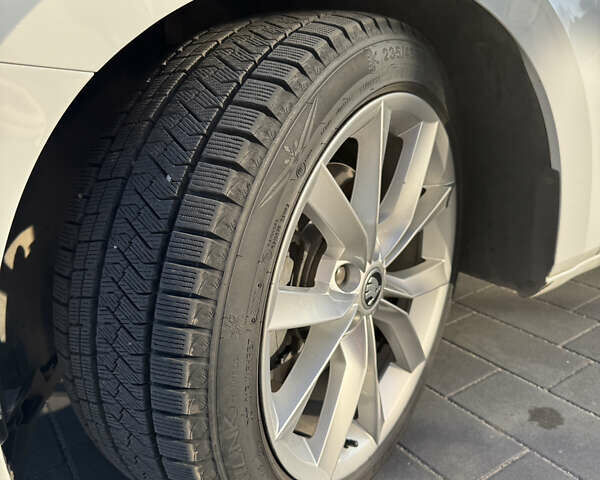 Белый Шкода Суперб, объемом двигателя 1.97 л и пробегом 293 тыс. км за 17500 $, фото 34 на Automoto.ua