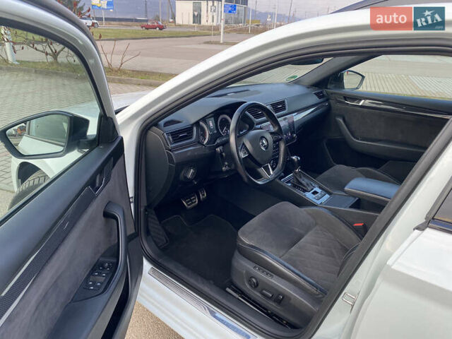 Белый Шкода Суперб, объемом двигателя 1.97 л и пробегом 250 тыс. км за 21900 $, фото 11 на Automoto.ua