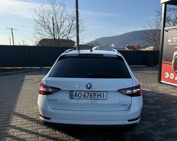 Белый Шкода Суперб, объемом двигателя 1.97 л и пробегом 224 тыс. км за 20000 $, фото 7 на Automoto.ua