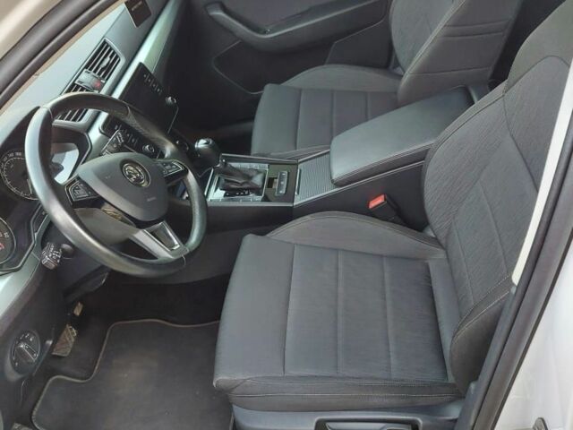 Белый Шкода Суперб, объемом двигателя 2 л и пробегом 219 тыс. км за 18000 $, фото 1 на Automoto.ua