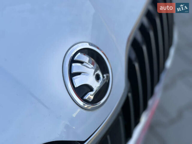 Білий Шкода Суперб, об'ємом двигуна 1.6 л та пробігом 240 тис. км за 13250 $, фото 12 на Automoto.ua