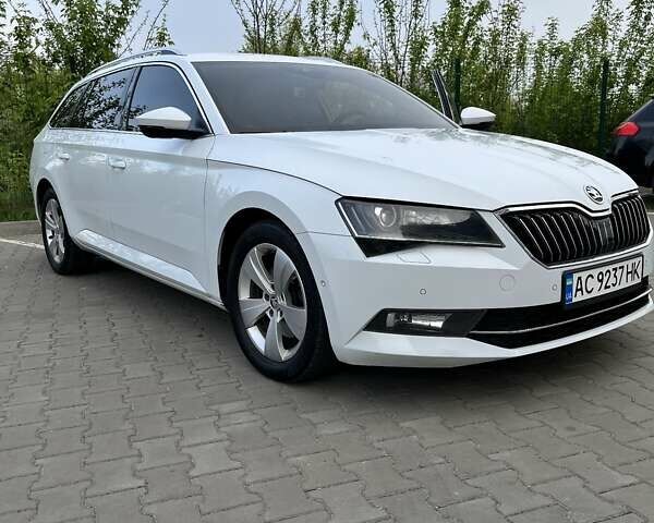 Белый Шкода Суперб, объемом двигателя 1.97 л и пробегом 319 тыс. км за 14690 $, фото 1 на Automoto.ua