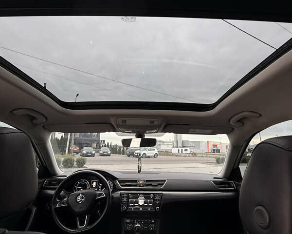 Белый Шкода Суперб, объемом двигателя 2 л и пробегом 280 тыс. км за 16800 $, фото 8 на Automoto.ua