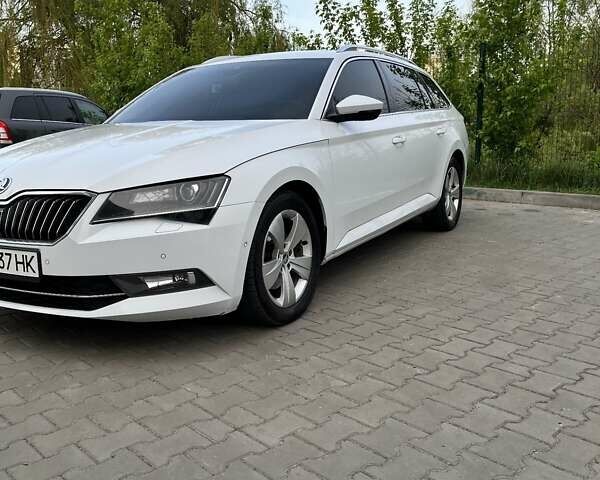 Белый Шкода Суперб, объемом двигателя 1.97 л и пробегом 319 тыс. км за 14690 $, фото 2 на Automoto.ua