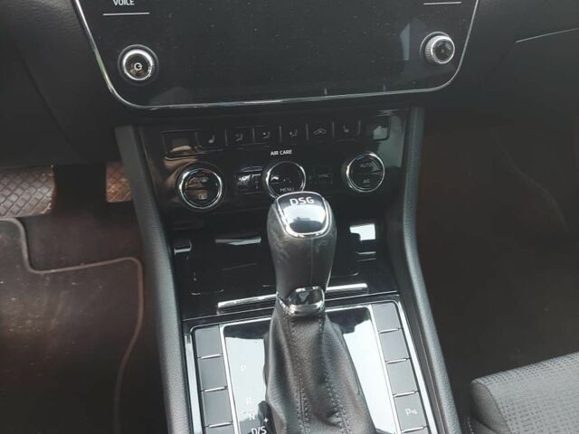 Белый Шкода Суперб, объемом двигателя 2 л и пробегом 219 тыс. км за 18000 $, фото 3 на Automoto.ua