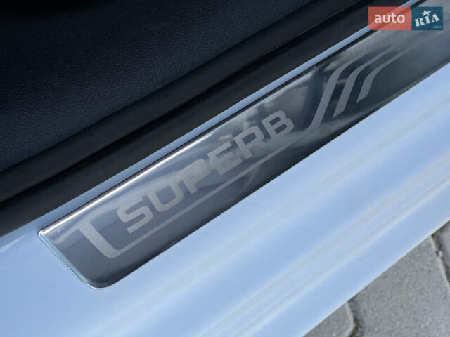 Шкода Суперб 2017 в Нововолынск на Automoto.ua Белый Шкода Суперб, объемом двигателя 1.6 л и пробегом 242 тыс. км за 13500 $, фото 45 на Automoto.ua