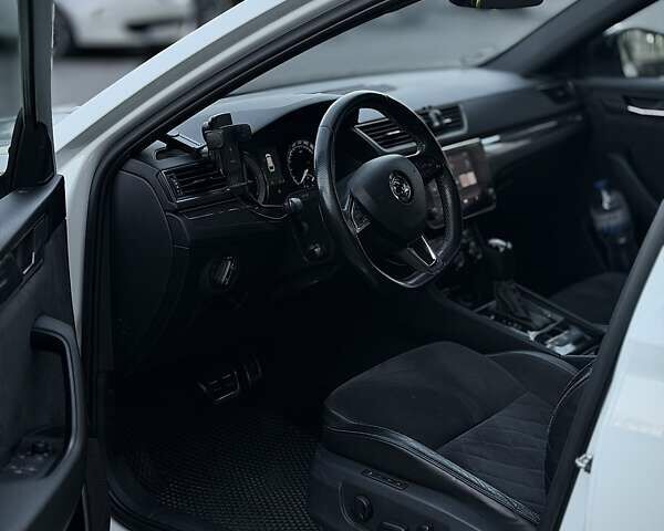 Белый Шкода Суперб, объемом двигателя 1.97 л и пробегом 238 тыс. км за 18900 $, фото 18 на Automoto.ua