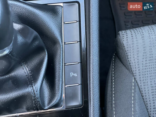 Білий Шкода Суперб, об'ємом двигуна 1.6 л та пробігом 240 тис. км за 13250 $, фото 31 на Automoto.ua