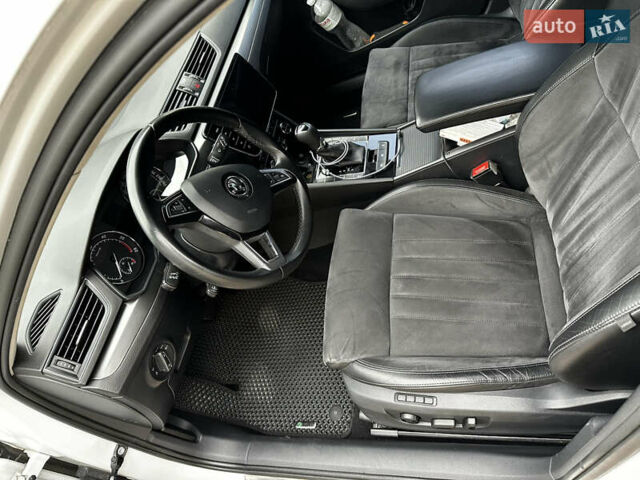 Белый Шкода Суперб, объемом двигателя 1.97 л и пробегом 290 тыс. км за 19000 $, фото 7 на Automoto.ua