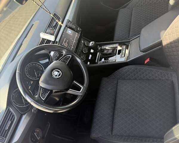 Белый Шкода Суперб, объемом двигателя 1.97 л и пробегом 224 тыс. км за 20000 $, фото 26 на Automoto.ua